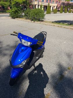 2025 200cc moped