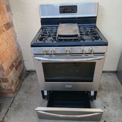 Frigidaire Stainless Steel Gas Stove.
