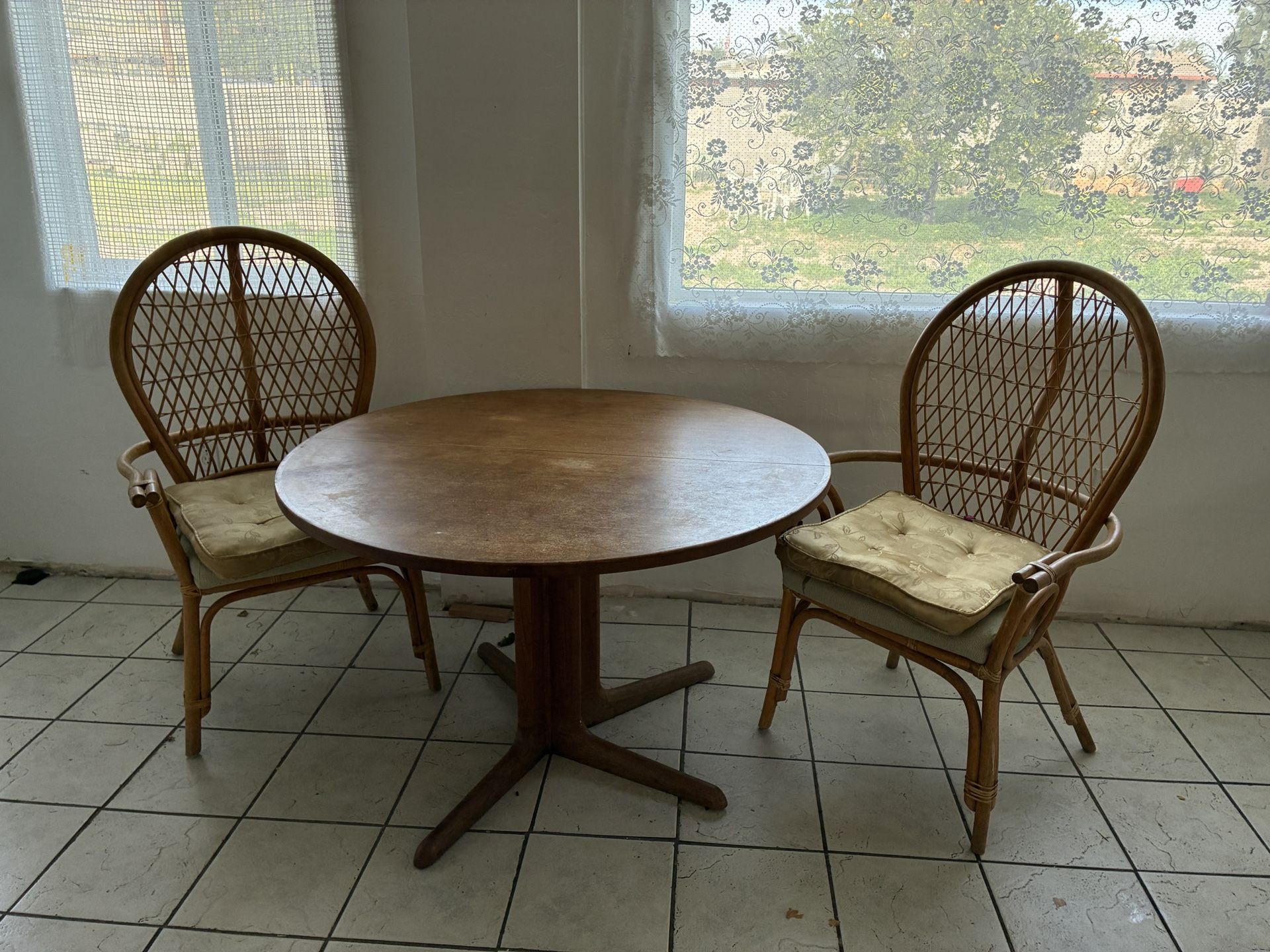 Round Wood Table & Chairs