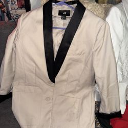 Preowned 4 ppcs . All in like new condition. H&M Blazer, Isabella suits & G.M.I. All woman’s size 10 . White is a set with matching skirt. Located off