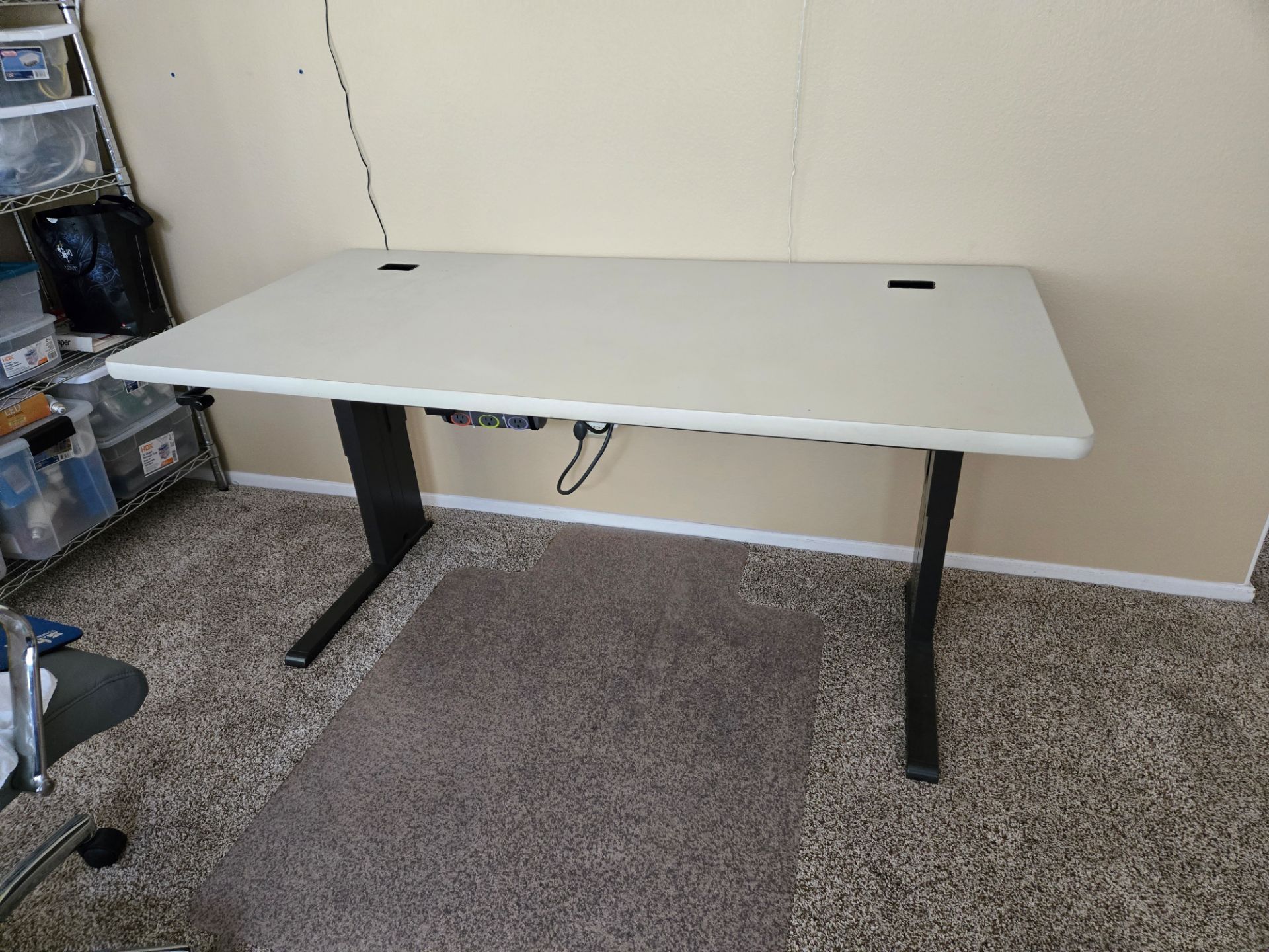Desk adjustable height
