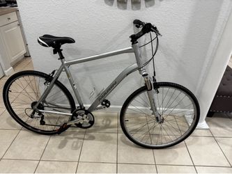 Marin Hybrid Bike Silver. Frame 22” good condition