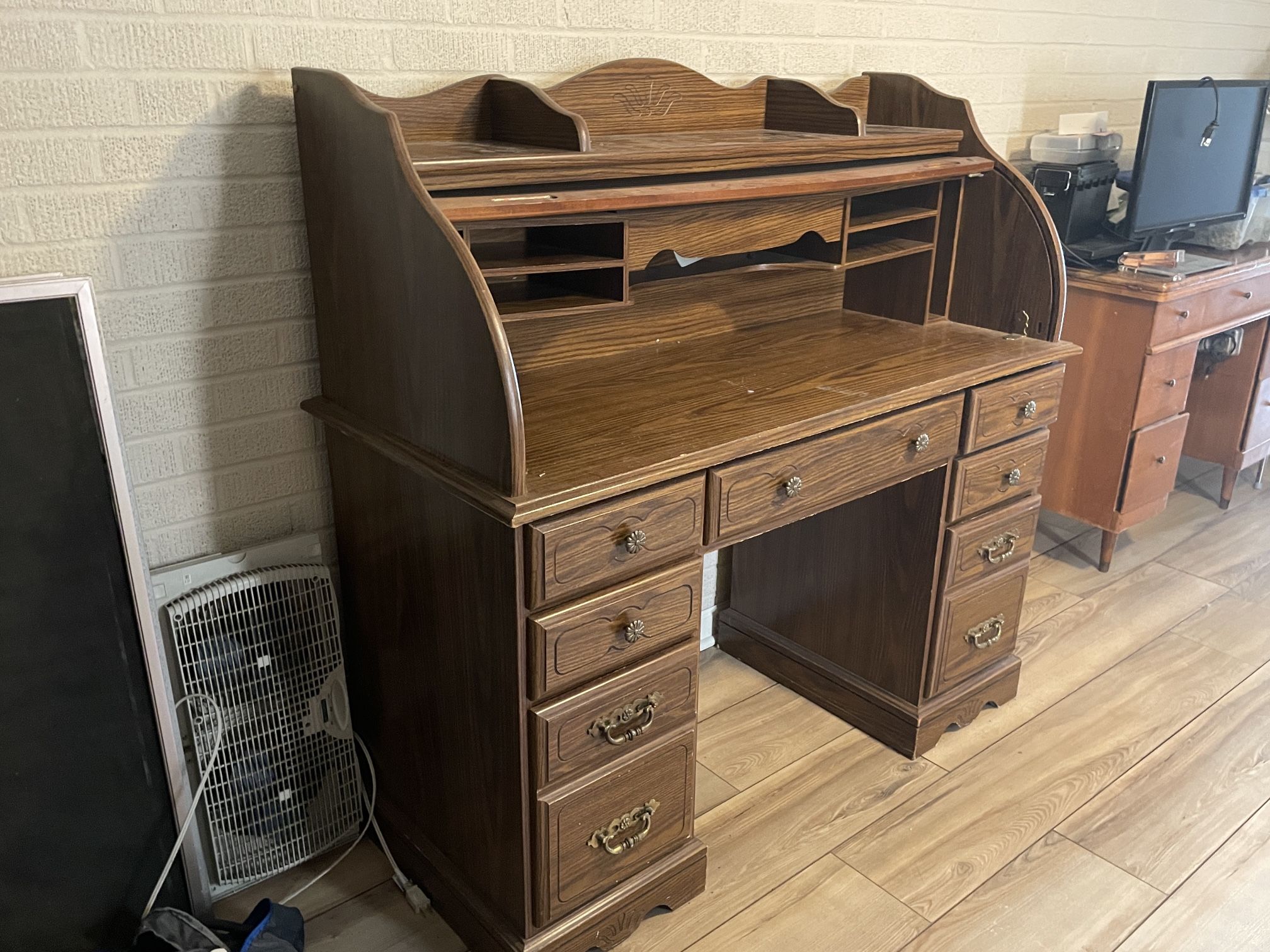 Roll Top Desk With Lock