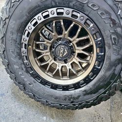 17x9 vendo Rines nuevos con llantas 80% de vida las 4 para toyota tacoma chevy silverado Ford> f150