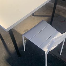  Desk With Chairs