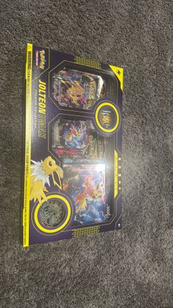 Jolteon vmax premium collection box