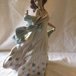 Lladro Summer Serenade Woman Figure