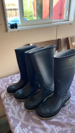 2 pair of boots one is size 5 and the other one is size 8