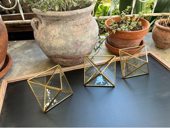 Gold geometric centerpieces, vase, and candle holder for wedding