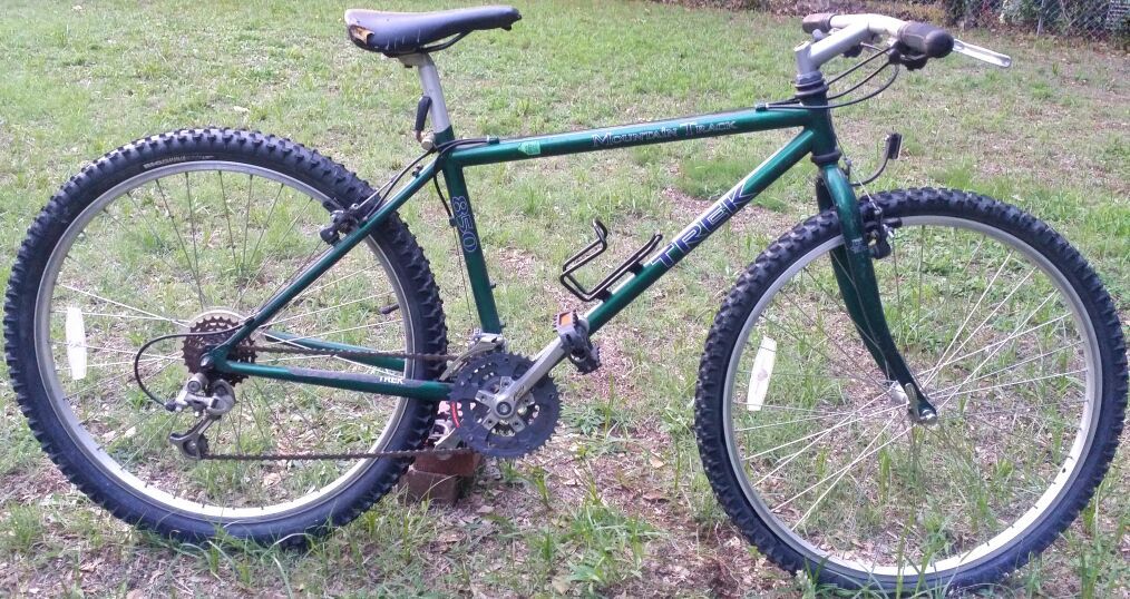 Trek 850 Mountain Track Aluminum 26 inch 21 Speed Mountain Bicycle
