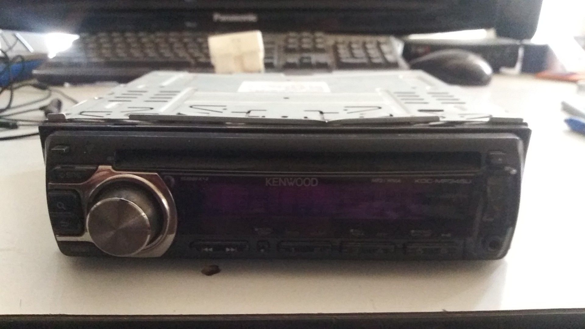 Radio kenwood with aux non blue tooth