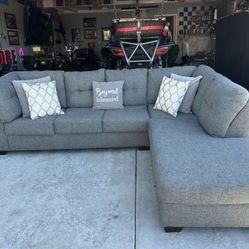 Gorgeous Living Spaces Sectional Couch !!!