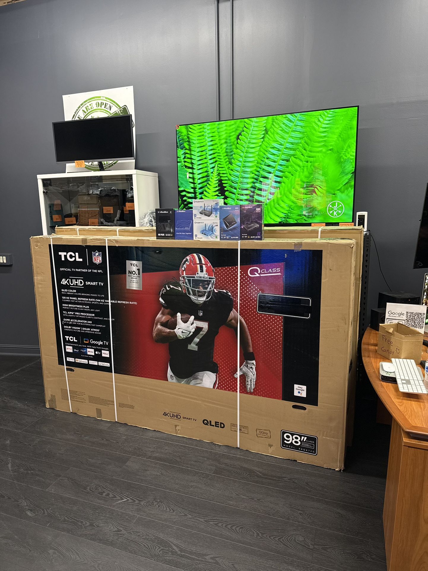 100 INCH TCL Q CLASS SMART 4k TV NEW DELIVERY AVAILABLE 