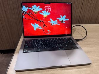 Apple MacBook Pro M2 Pro 32 GB Ram + Magic Mouse and Keyboard
