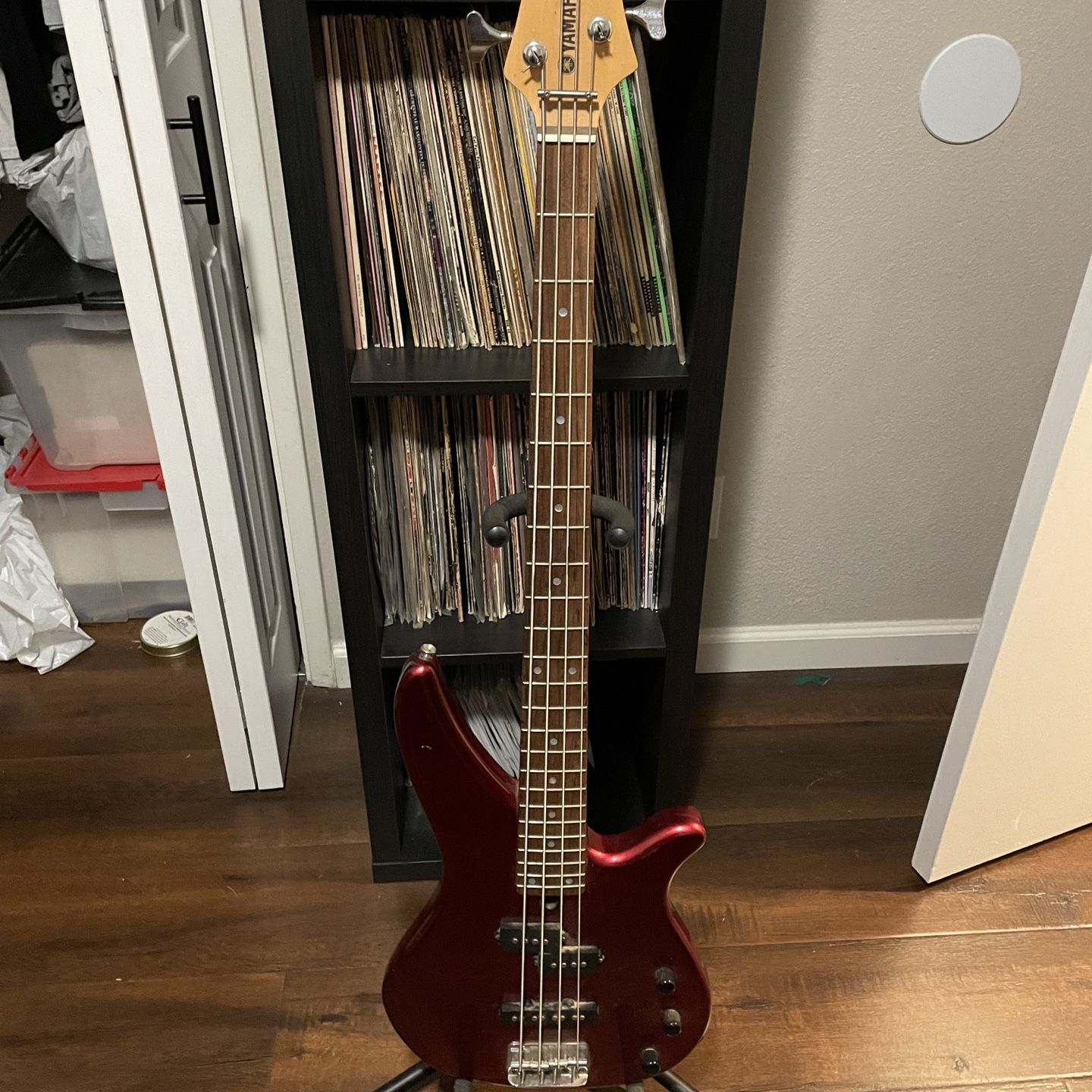 Yamaha Electric Bass + Amp