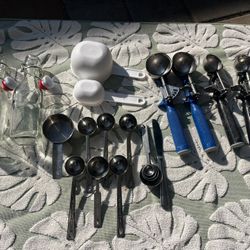KITCHEN UTENSIL LOT
