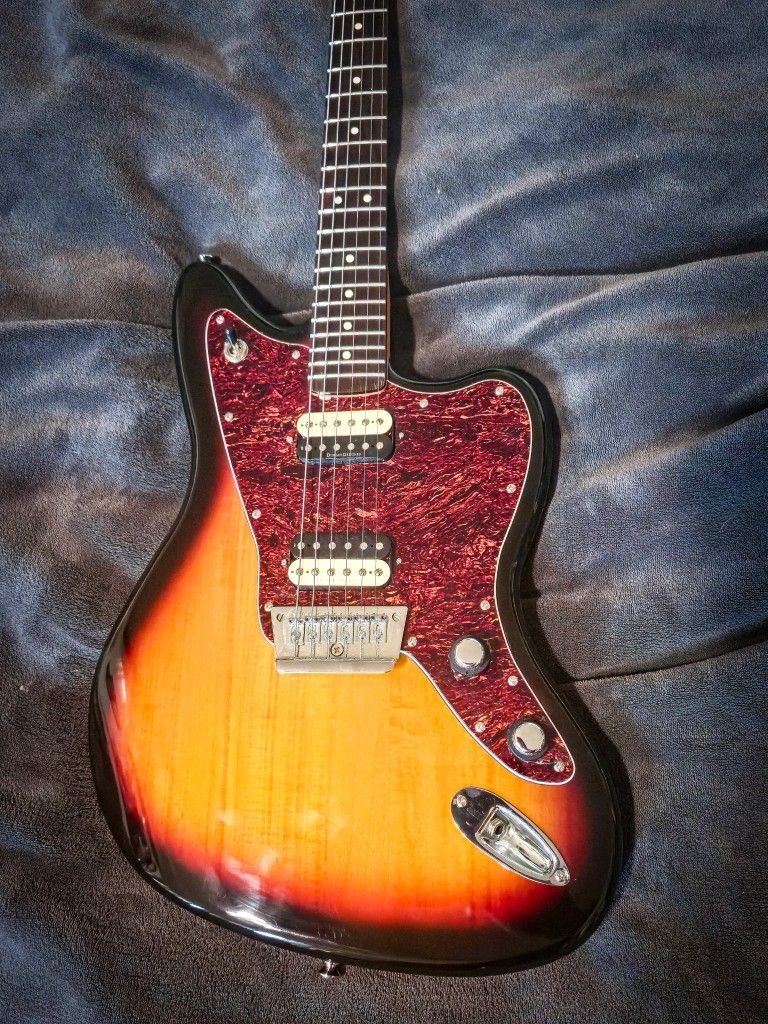 Squier Vintage Modified Jaguar Sunburst electric guitar