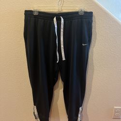 Women’s Black Nike Jogger Pants-Size-1X
