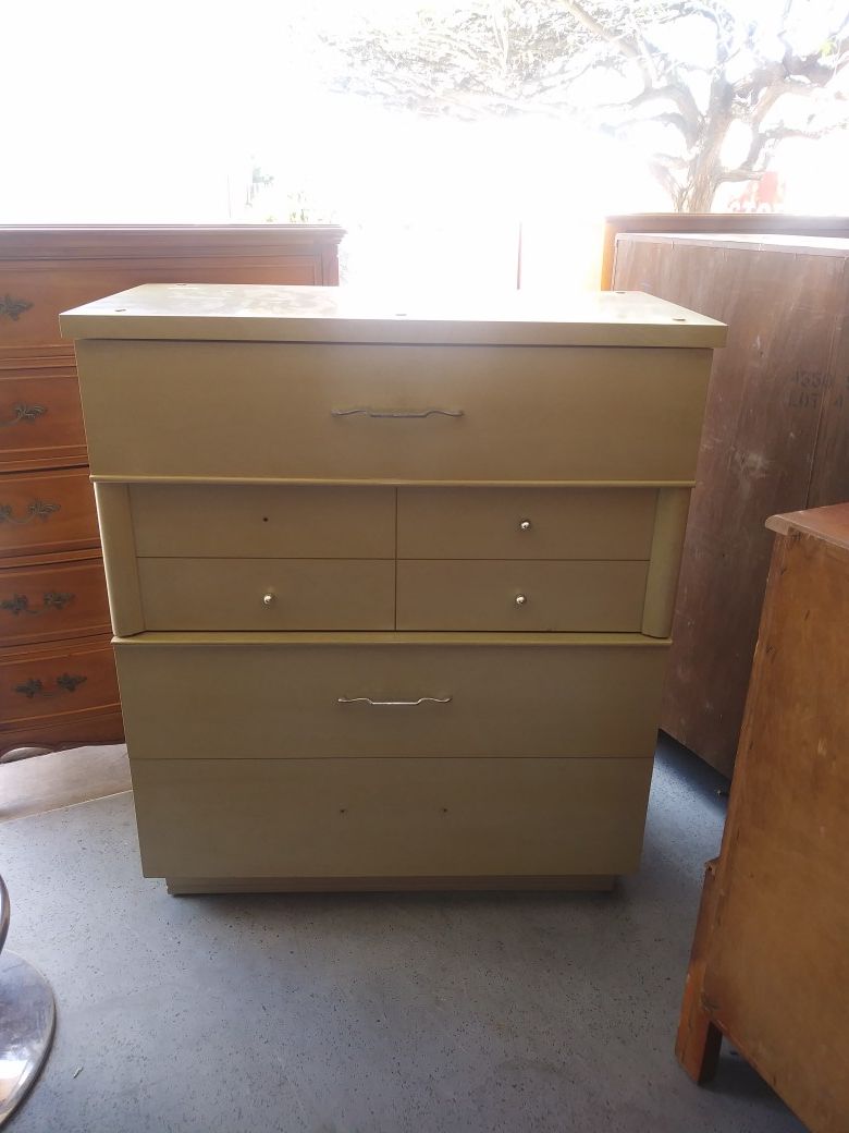 Vintage Antique Kroehler Furniture 4 Drawer Chest of Drawers Dresser Dove Tailed