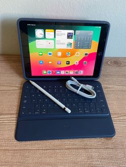 Apple iPad 8th Generation 32GB (Latest iOS 26) Logitech Keyboard case , Pencil & charger