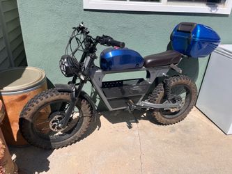 Dual motor cafe racer e-Bike