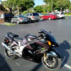 Suzuki Hayabusa 1300, 2004 Model 14,000 MI