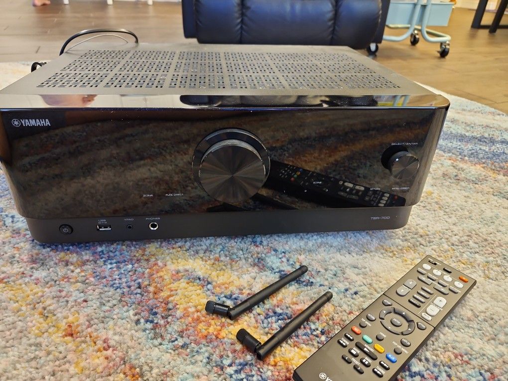 Yamaha TSR-700 7.1 channel Av Reciever