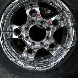 8 Lug Fords Rims And Tires 37x12.50r17lt