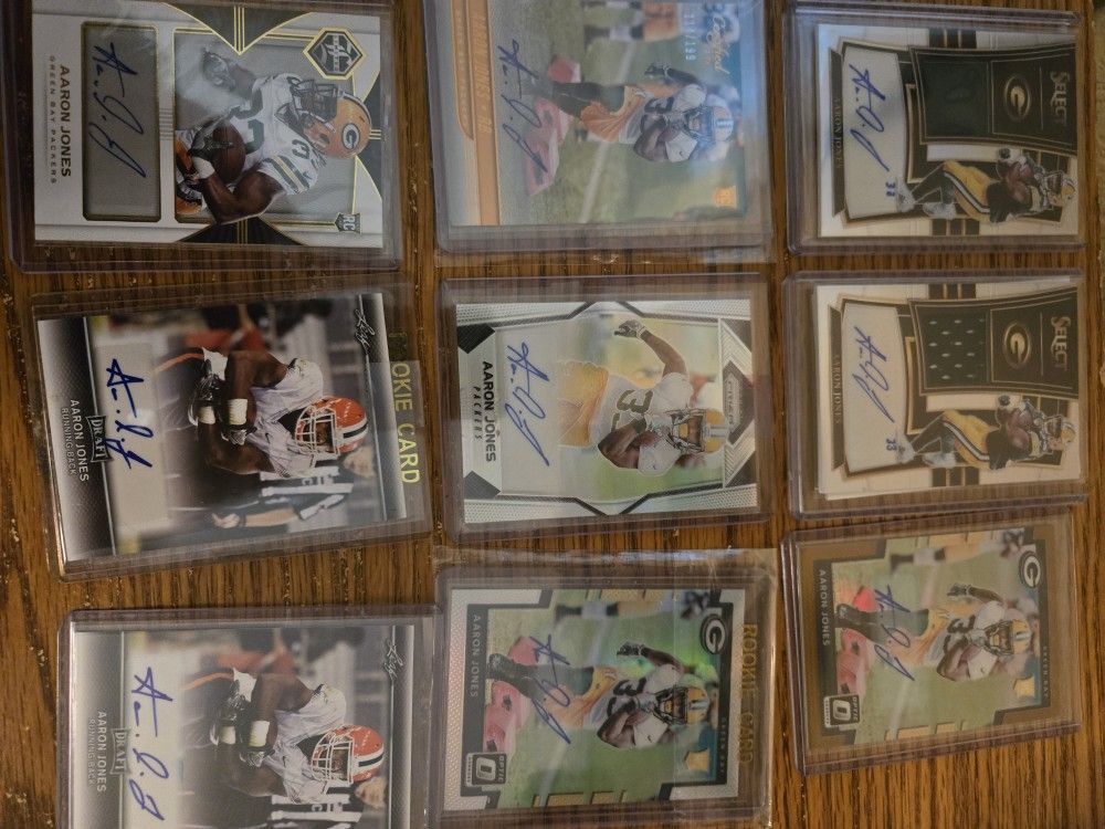 Aaron Jones Rookies Autograph Cards