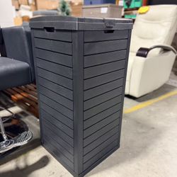 33 Gallon Outdoor Trash Can $30 