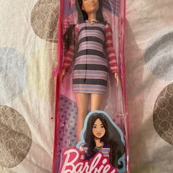 BARBIE (DOLL) NEW 