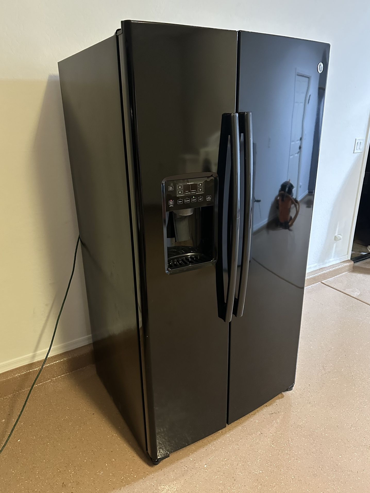 GE Refrigerator (1 Month Warranty)