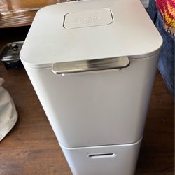 Totem waste & recycling bin