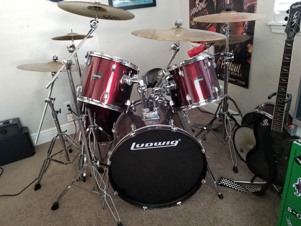 Ludwig 5pc drum set w/ 5 cymbals & high hat