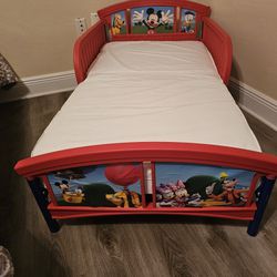 Toddler Bed  /  Mickey Mouse 