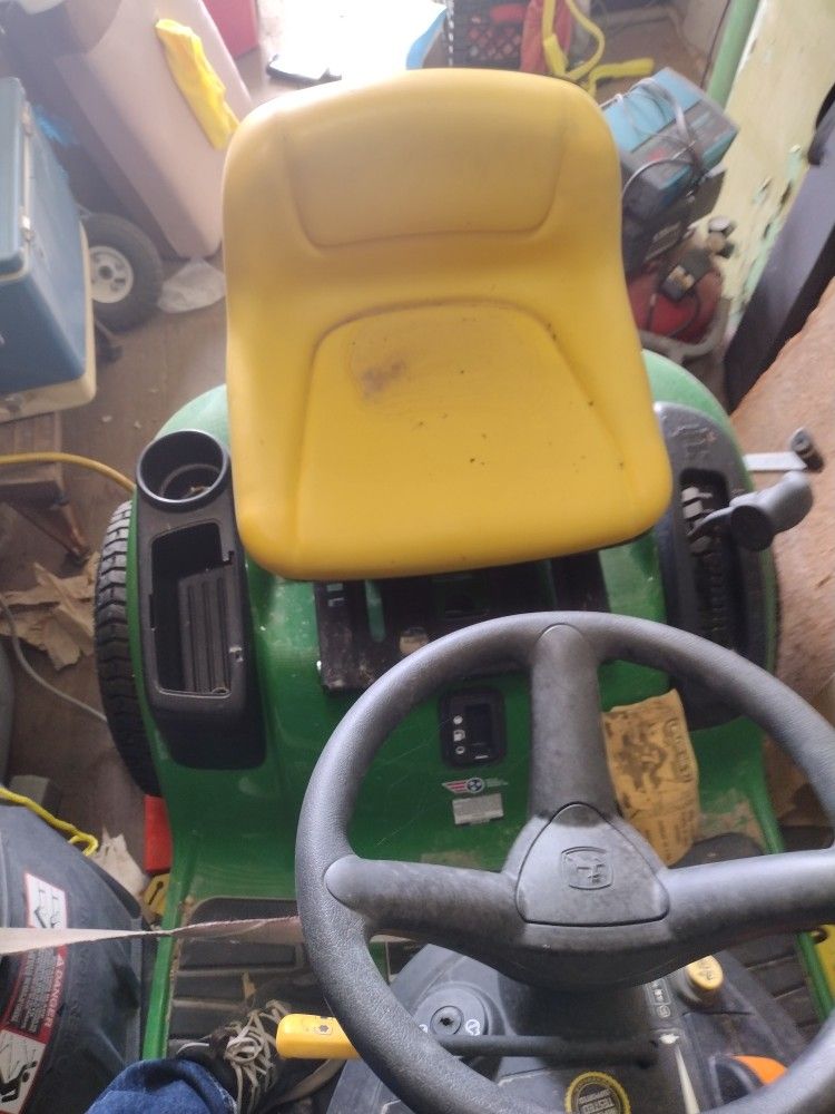 John Deere E110