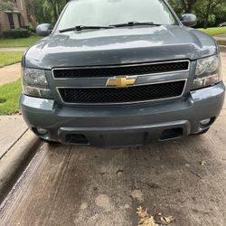 2010 Chevy Avlanche NEEDS TRANSMISSION 