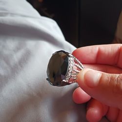 2 LIA SOPHIA RING'S & SIZE 7-7.5......😍