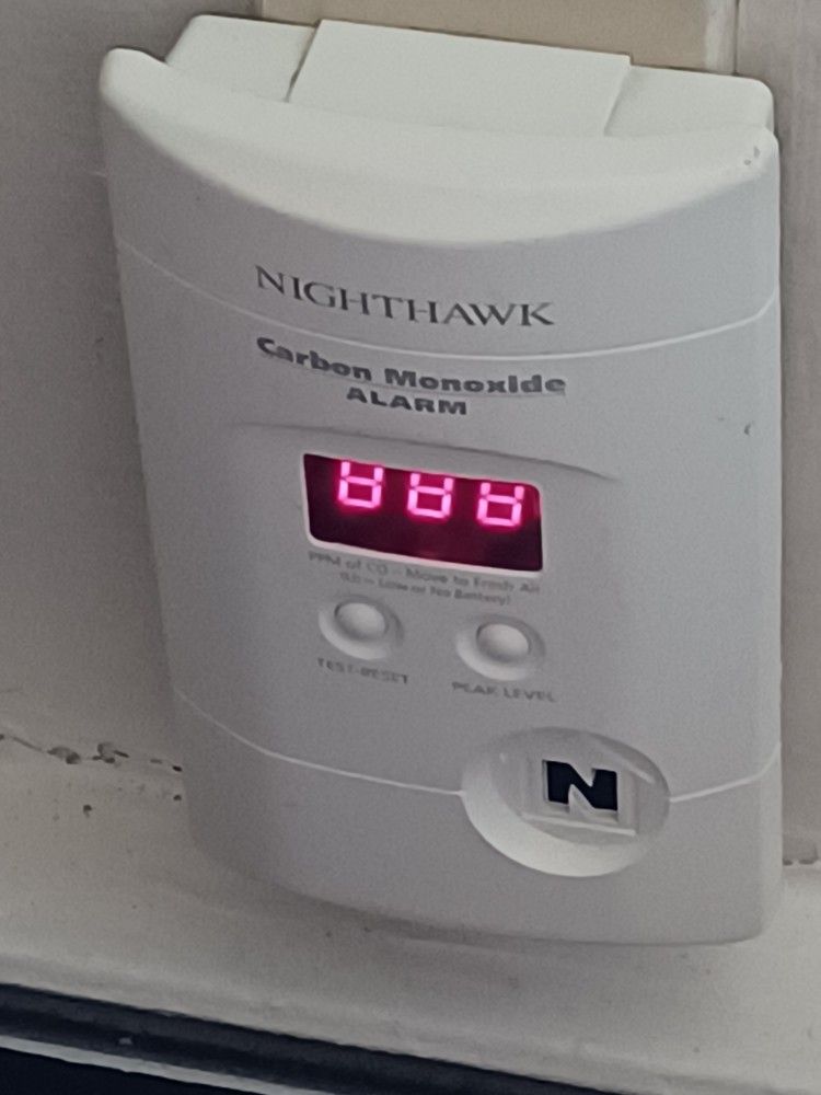 NIGHTHAWK CARBON MONOXIDE ALARM, LIKE NEW ONLY PICK UP