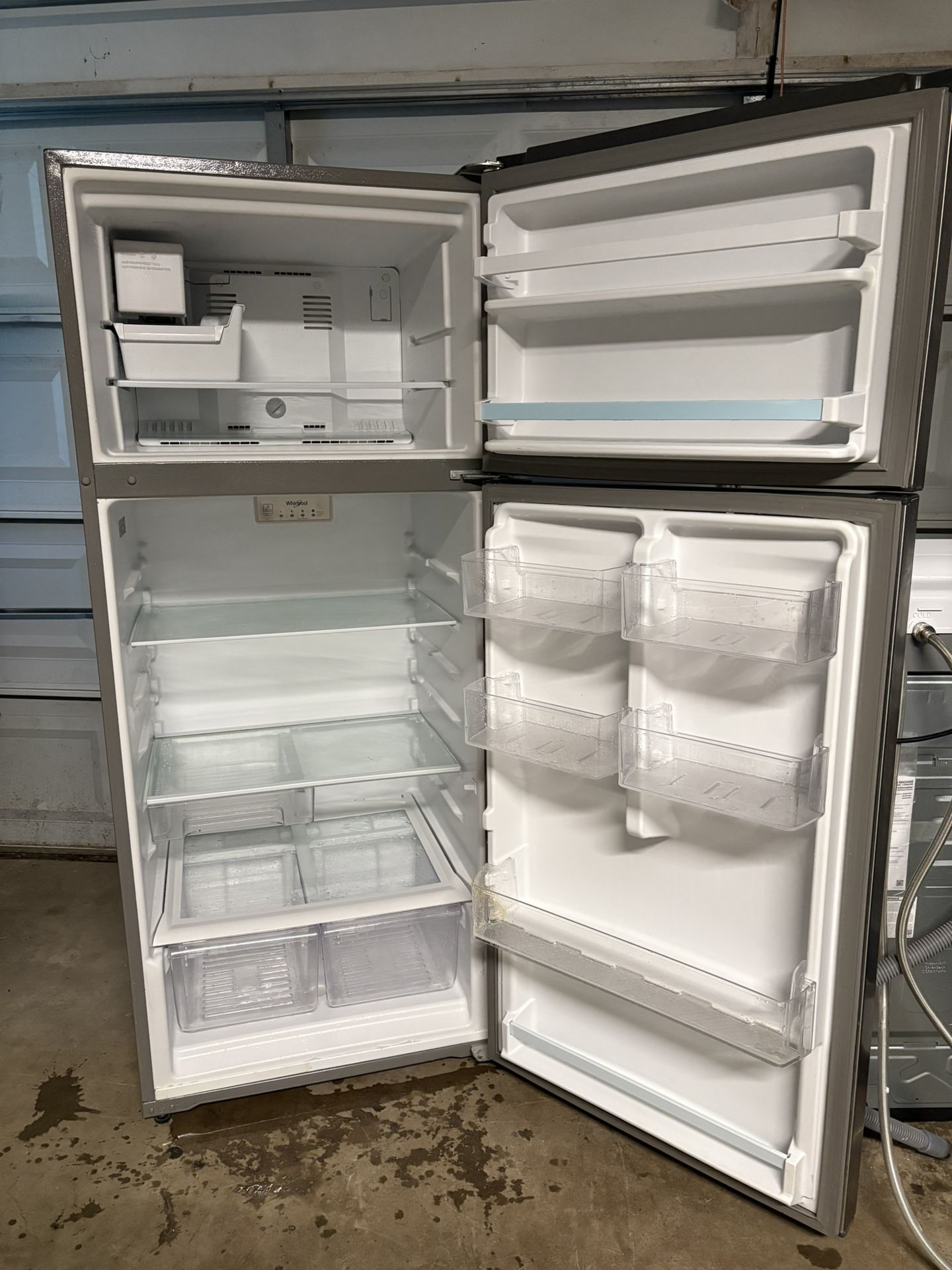 18 Cubic Whirlpool Top Freezer/ Refrigerator.