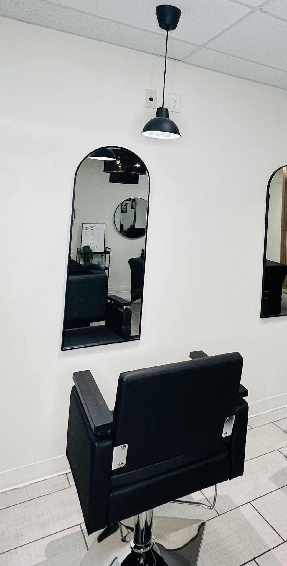 Beauty studio lease space | Espacio de alquiler de estudio de belleza
