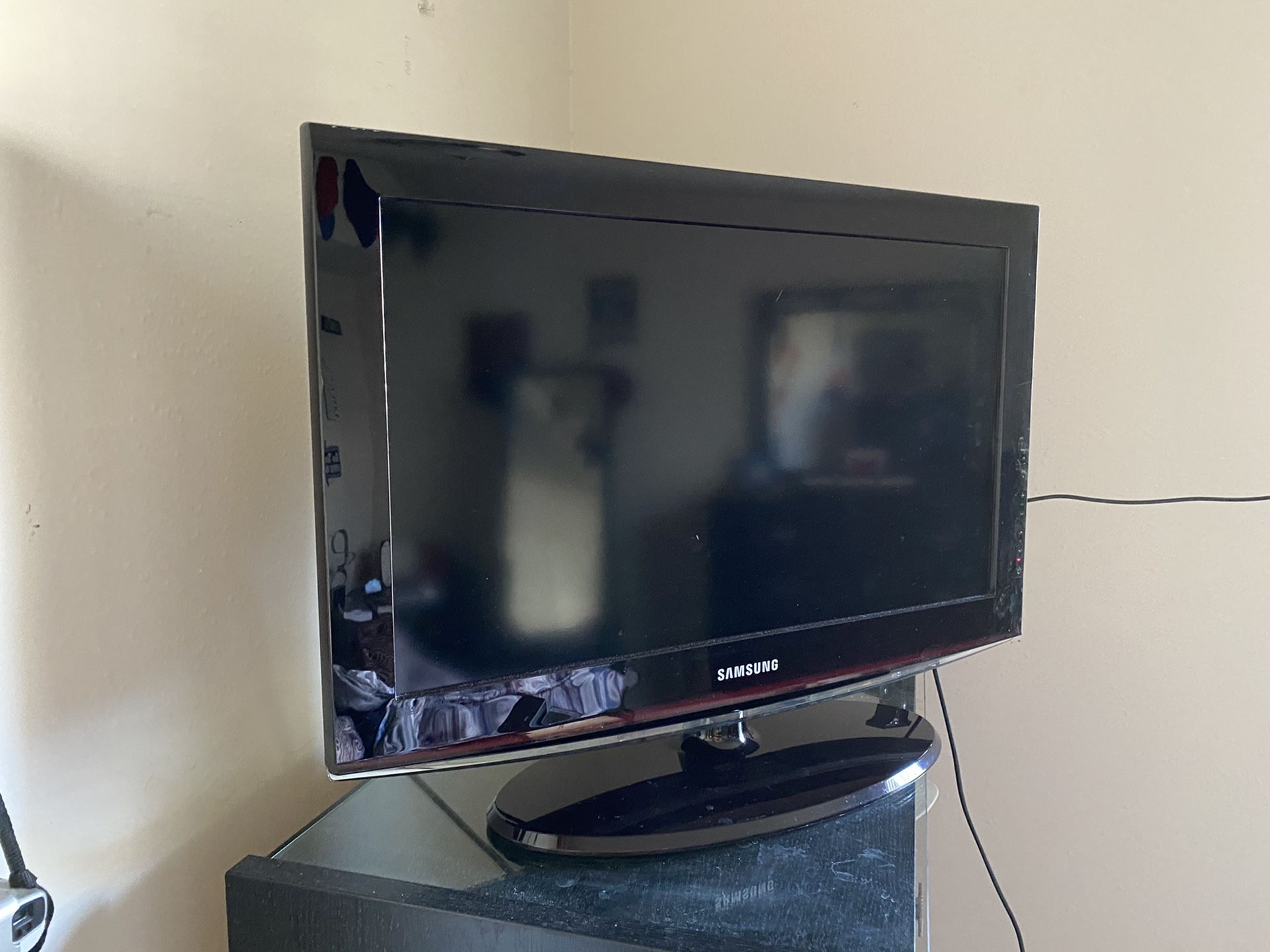 32 inch Samsung Flatscreen