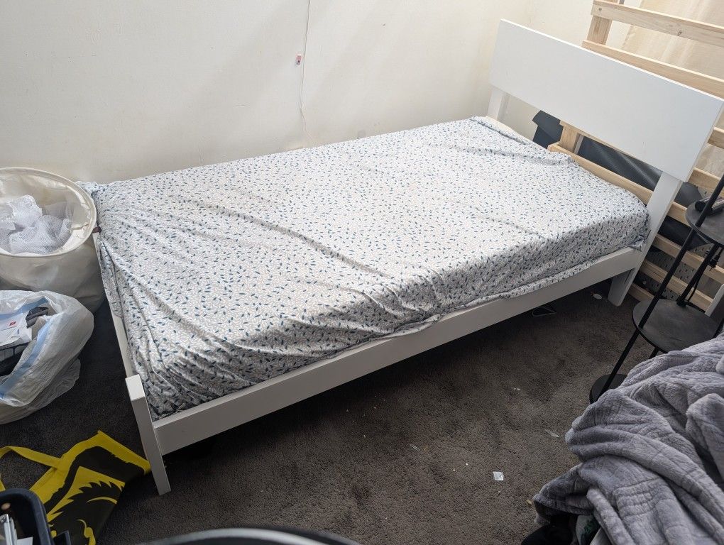 Twin Size Bed With Trundle