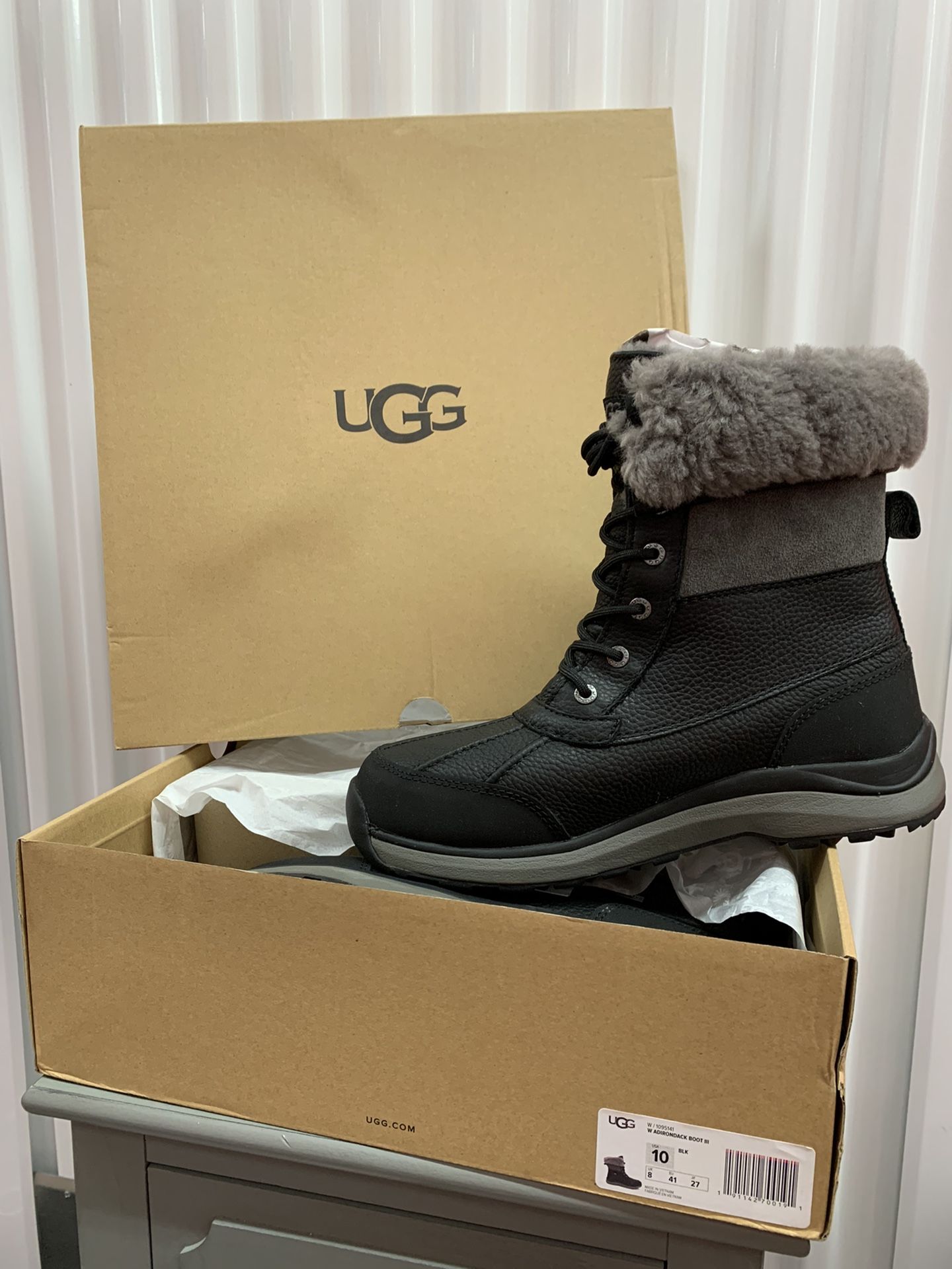New Ugg Snow Boots Size 10 $100