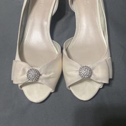 Plus Size Wedding Dress And Size 9 Shoes 
