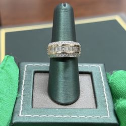 Yellow gold diamond baguette ring