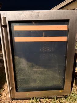 U-Line 24” Built-In Beverage Center / Wine & Drink Refrigerator
