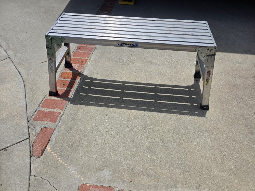 Warner Collapasable Stand