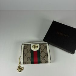 GG white cardholder