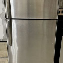 GE Fridge Refrigerator 